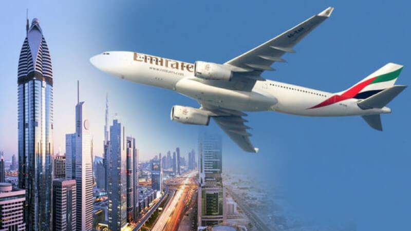 هواپیمای امارات در آسمان دبی